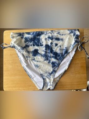 Aeropostale Blue and White Tie-Dye Bikini Bottoms